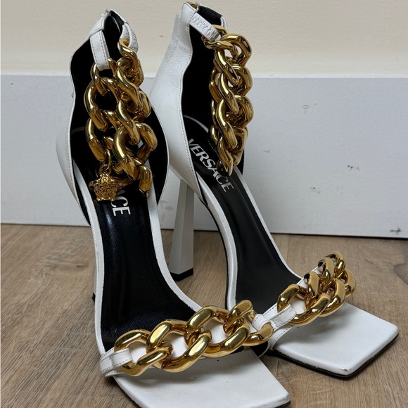 Versace Medusa White and Gold Chain Detail Women's Heels sz 40 - Picture 2 of 4